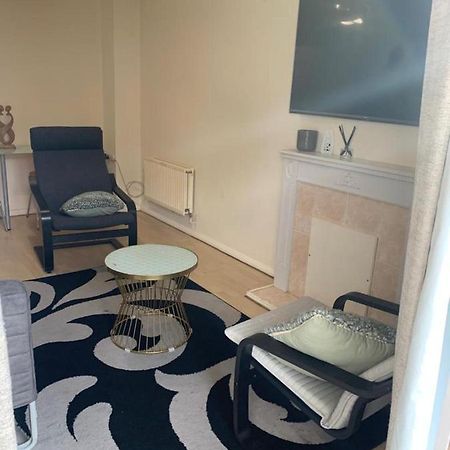 Charming 2-Bed House In London Βίλα Εξωτερικό φωτογραφία
