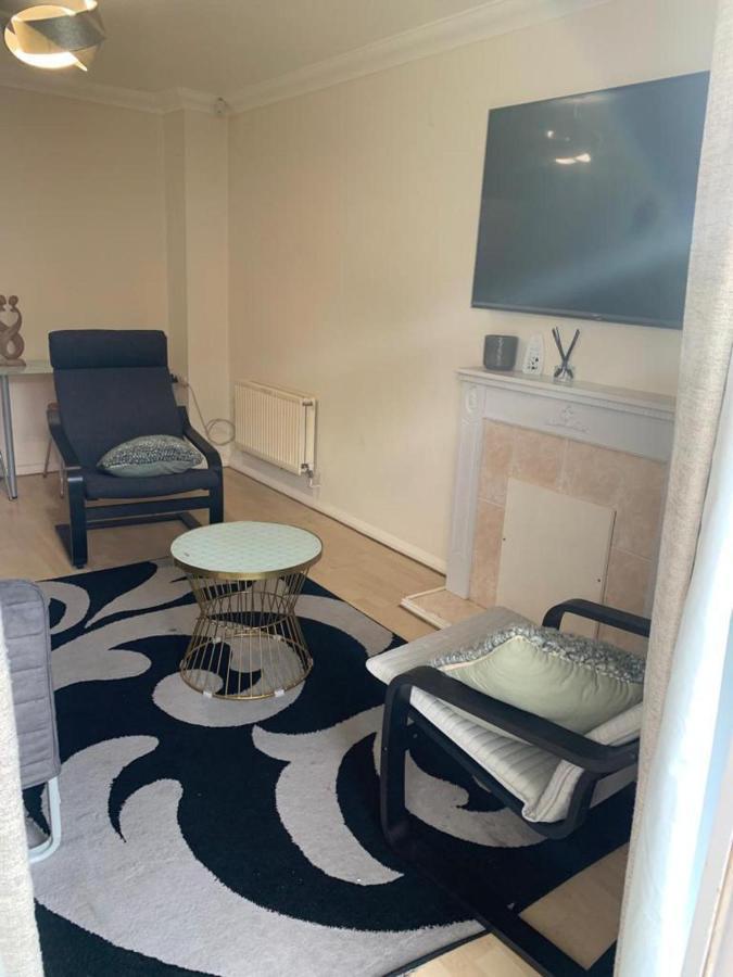 Charming 2-Bed House In London Βίλα Εξωτερικό φωτογραφία