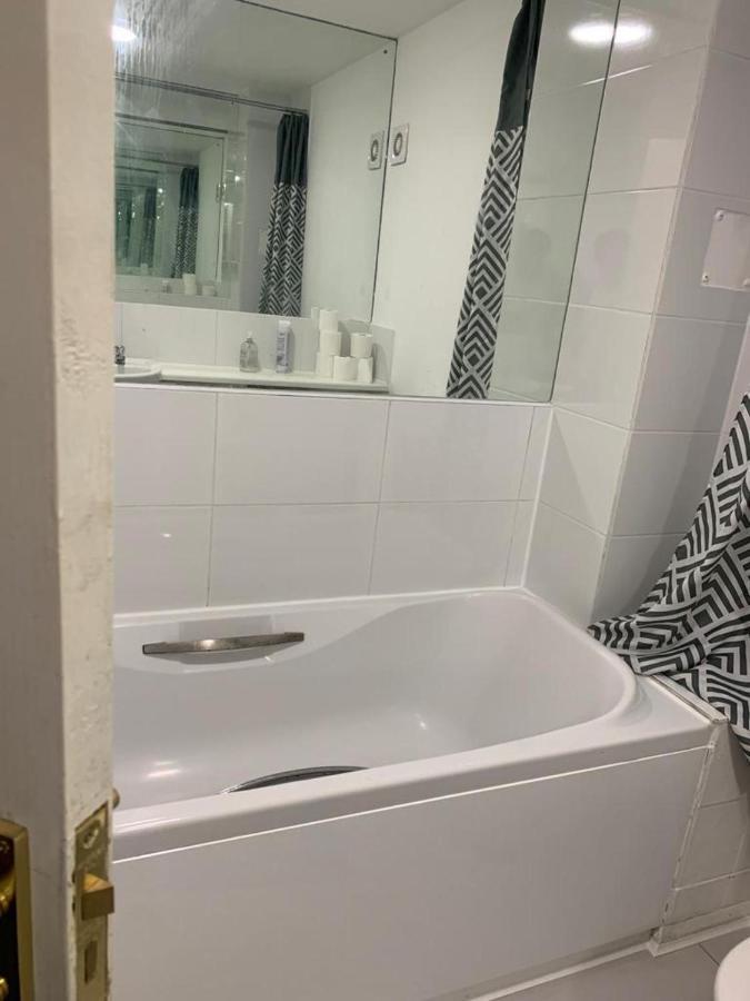 Charming 2-Bed House In London Βίλα Εξωτερικό φωτογραφία